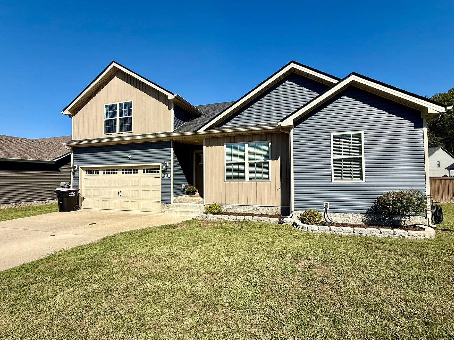 3 bed, 2.0 bath, 1694 sqft, $1,900 — Photo 3