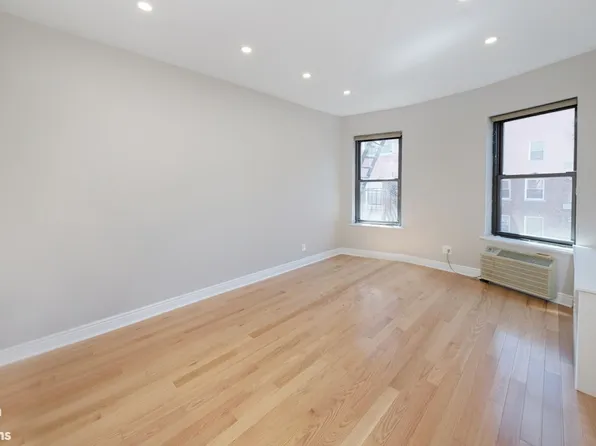 160 East 91st Street image 2 of 7