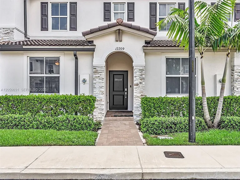 12209 NW 24th Pl — Photo 7