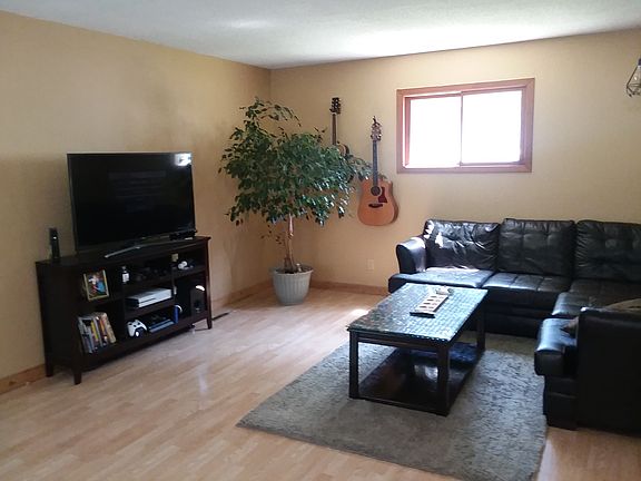 3rd image of 302 14th Ave E