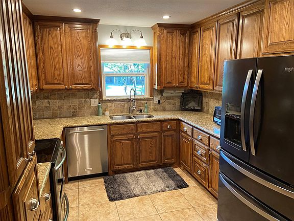 3rd image of 310 Rosebud Dr