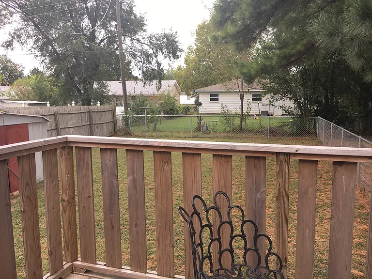1203 Carol Dr — Photo 3