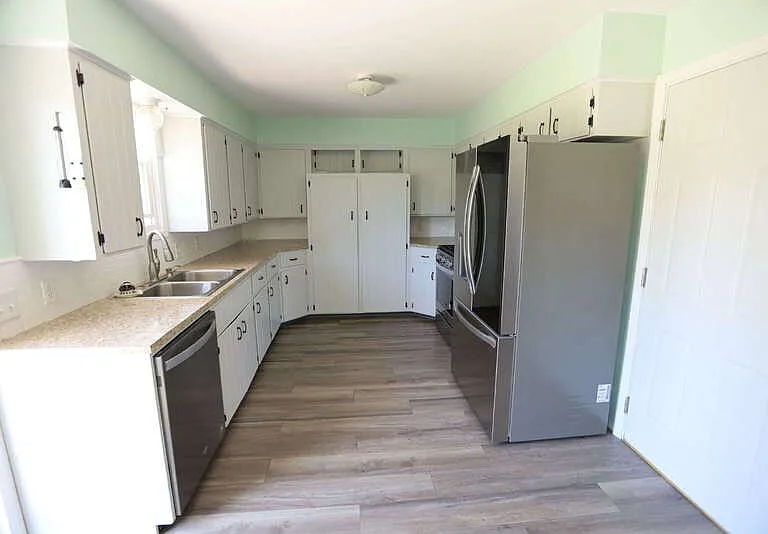 1028 Rosewood St — Photo 2