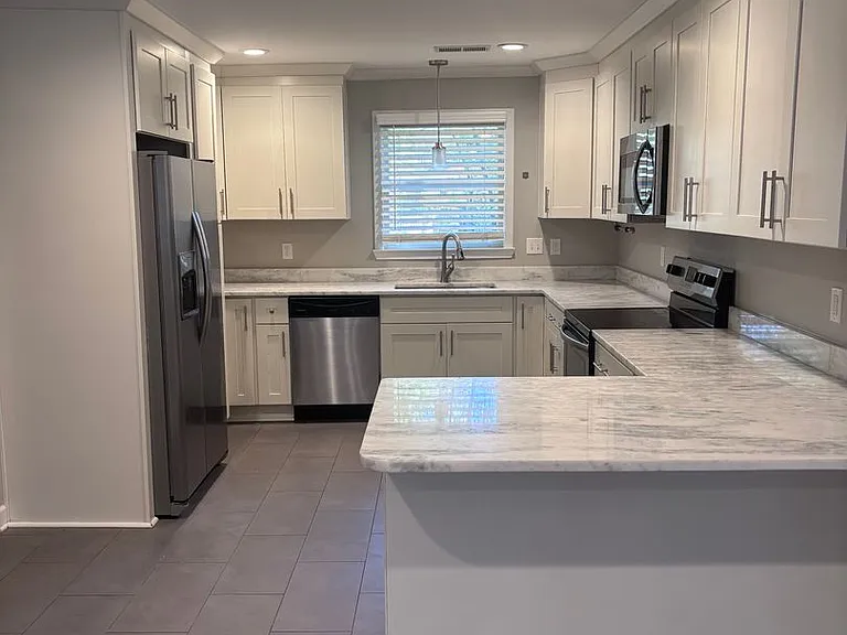 3172 Joffre Ave — Photo 4