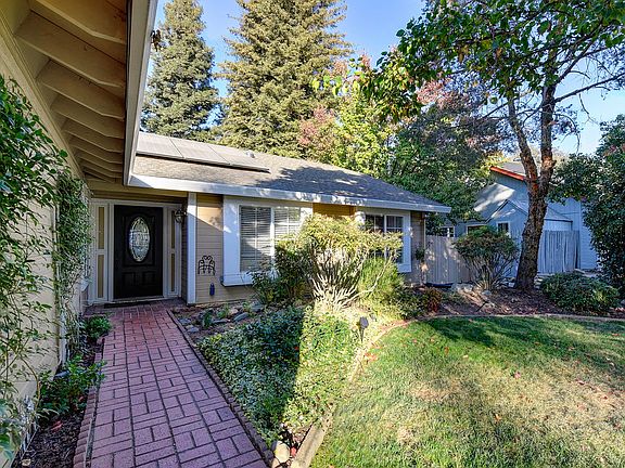 4th image of 2706 Hillcrest Dr