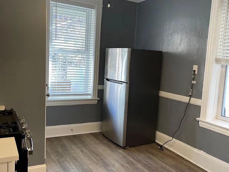 1079 N Marshfield Ave #BST — Photo 38