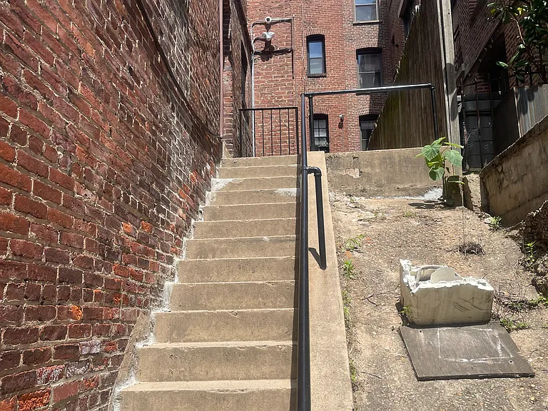 1818 Vernon St NW #201 — Photo 5