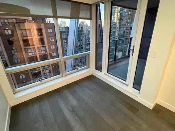 1111 Richards St #14XX, Vancouver, BC V6B 0S3