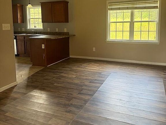 3rd image of 308 Big Tree Lane