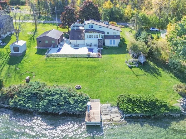 286 River Rd, Waddington, NY 13694