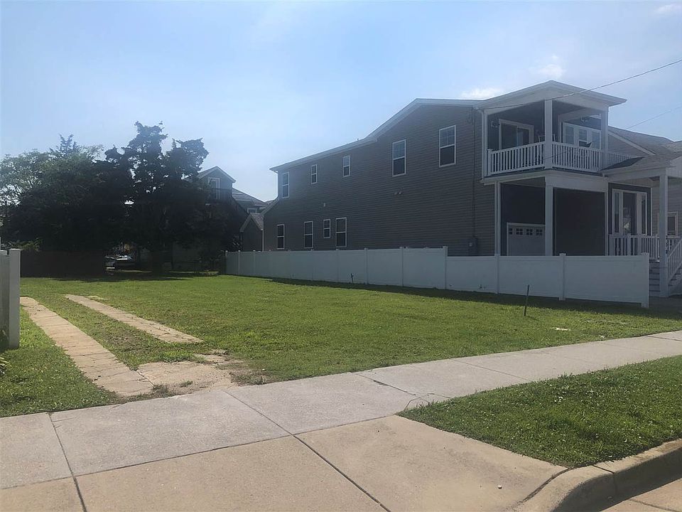 1st image of 320 E 16th Ave