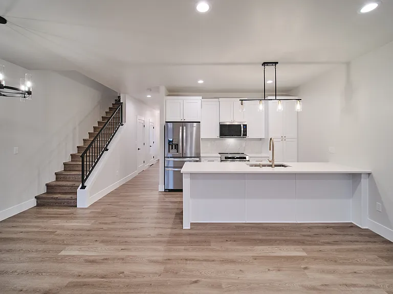 784 W Redwood Ct — Photo 6