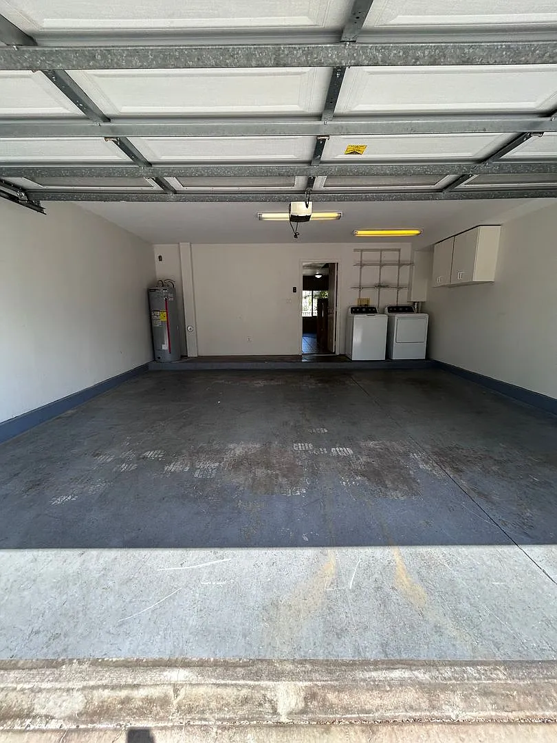 Spacious Spinnaker Place 3-Bedroom Townhome with Central AC & 2-Car Garage — Photo 3