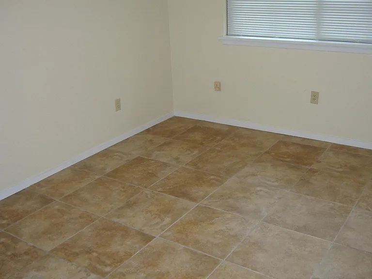 1228 Roundhill Dr — Photo 14