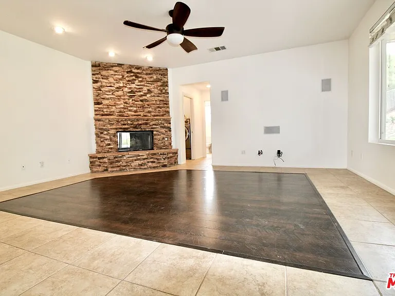 1124 Acapulco Ave — Photo 10