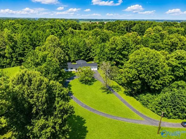 239 Echo Ln, Toney, AL 35773