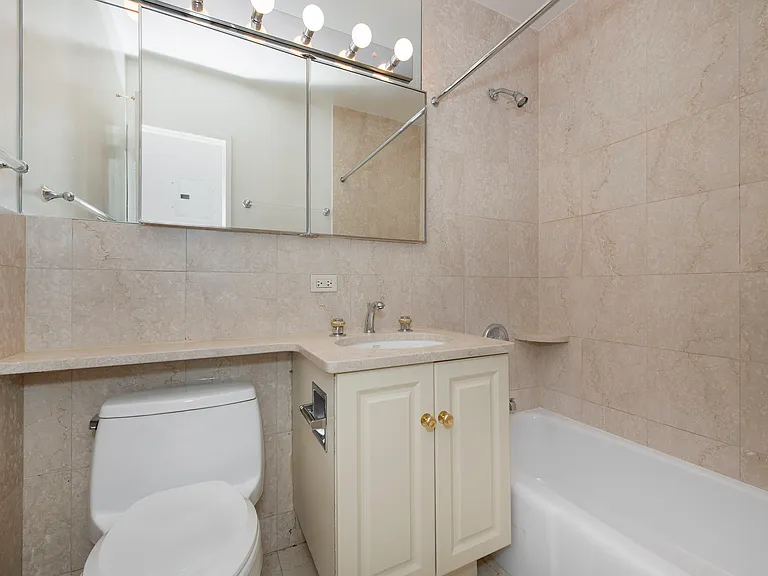 1520 York Ave #7C — Photo 6