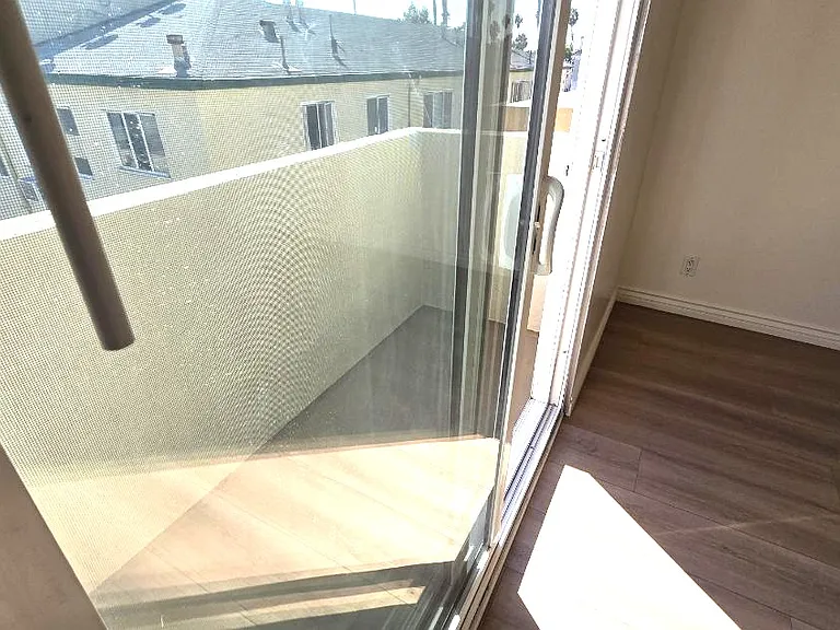 140 N Berendo St #2 — Photo 14