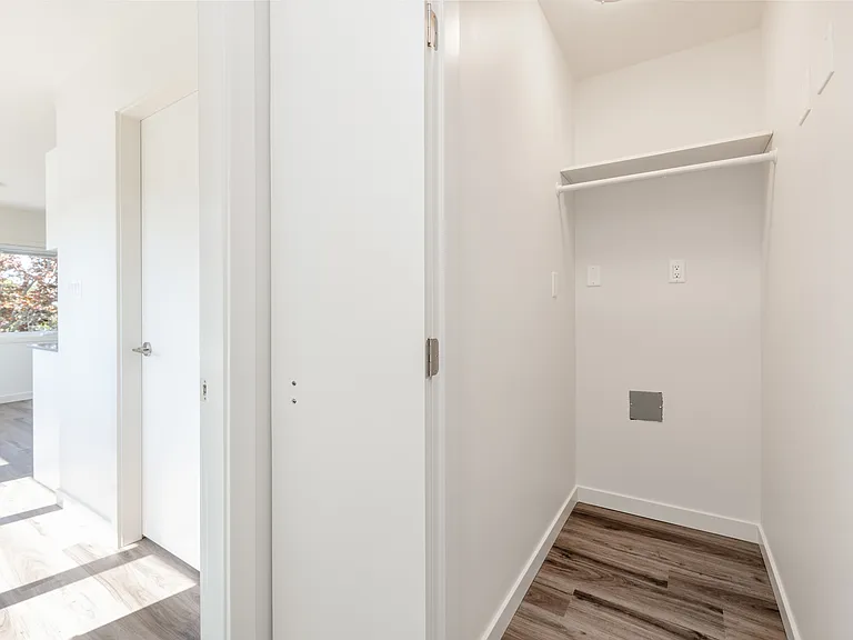1300 Yates St — Photo 35