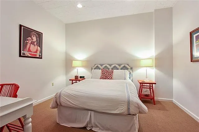 2 bed, 2.0 bath, 1750 sqft, $2,000 — Photo 3