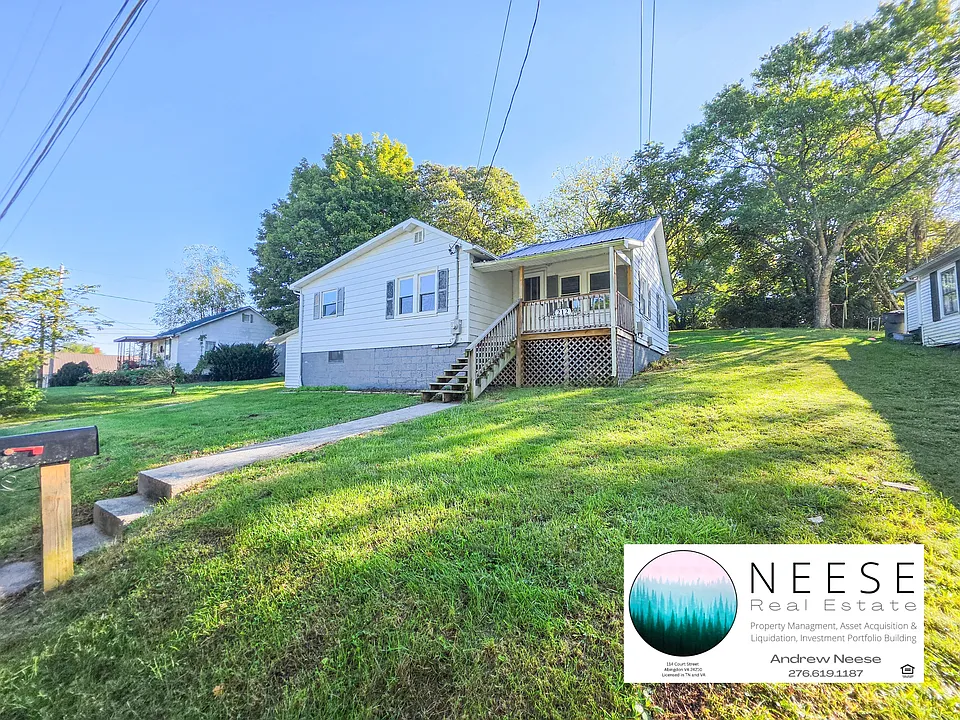 212 Ash St NW