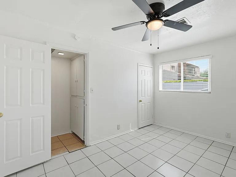 4329 N Longview Ave #10 — Photo 17