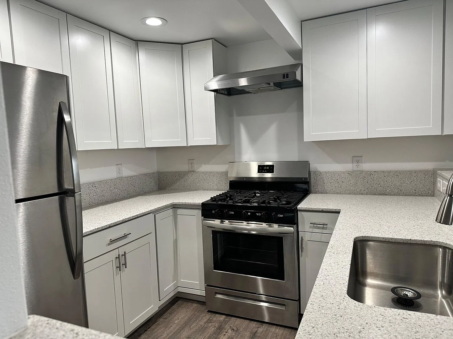 1 bed, 750 sqft, $1,900 — Photo 2