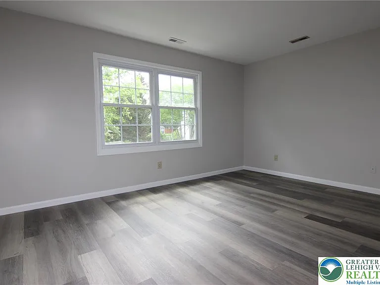 228 Spring House Ln — Photo 10