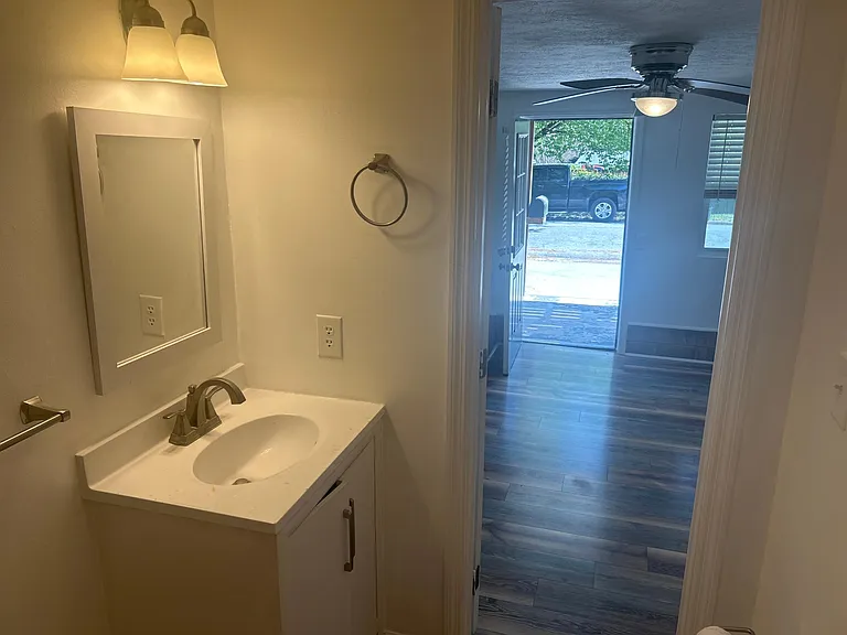 1313 Wilson St #C — Photo 7