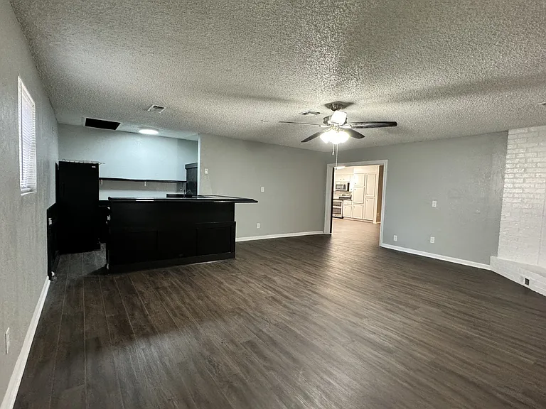 140 Towne West Dr — Photo 23