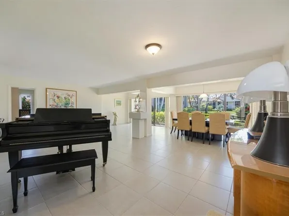 576 Retreat DR #101, NAPLES, FL 34110