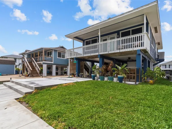 250 Barracuda St, Bayou Vista, TX 77563