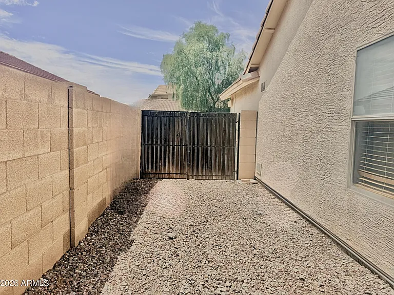 1475 S 171st Ln — Photo 3