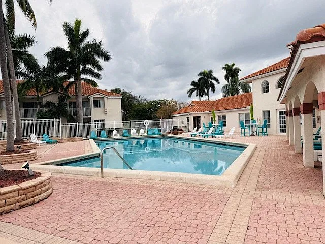 Country Club Lakes Apartments — Photo 21