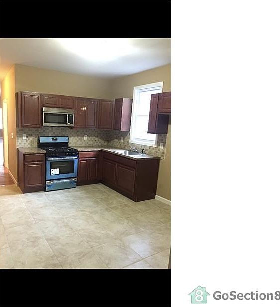 2nd image of 472 S 16th St #2