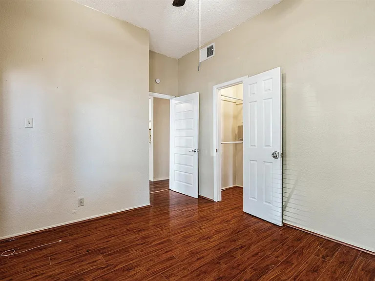 807 W 25th St #104 — Photo 23