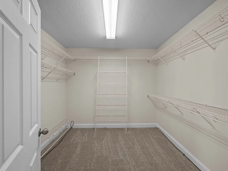 203 Macdonald Blvd — Photo 33