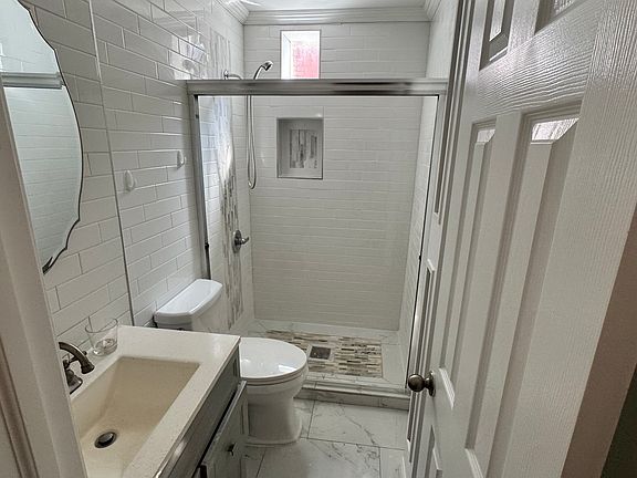 5th image of 317 Woodbine St APT 2R