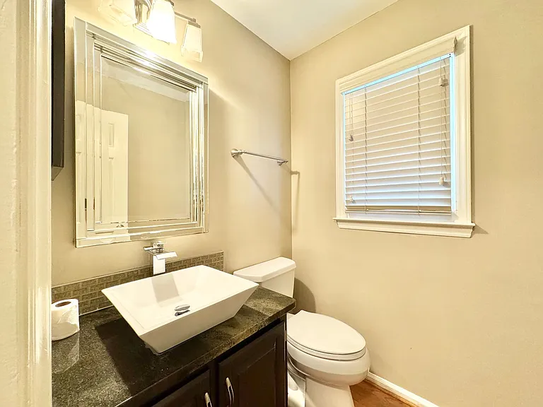 2015 Warwickshire Dr — Photo 12