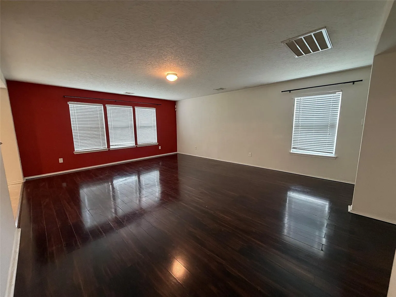 3 bed, 2.5 bath, 1706 sqft, $2,050 — Photo 4