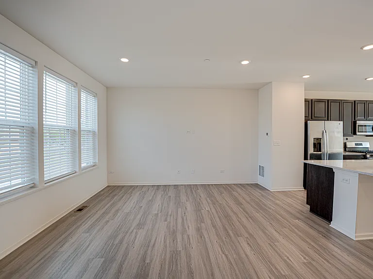 2945 Showplace Dr — Photo 8
