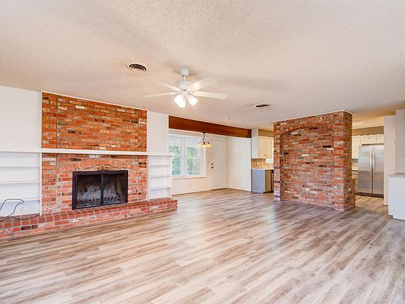 3rd image of 905 Bradley St
