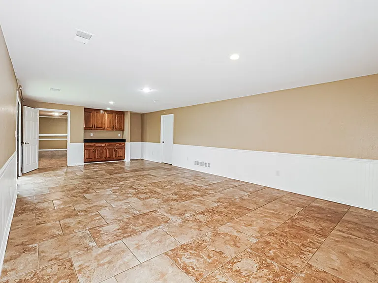 9004 Arlington Ct — Photo 6