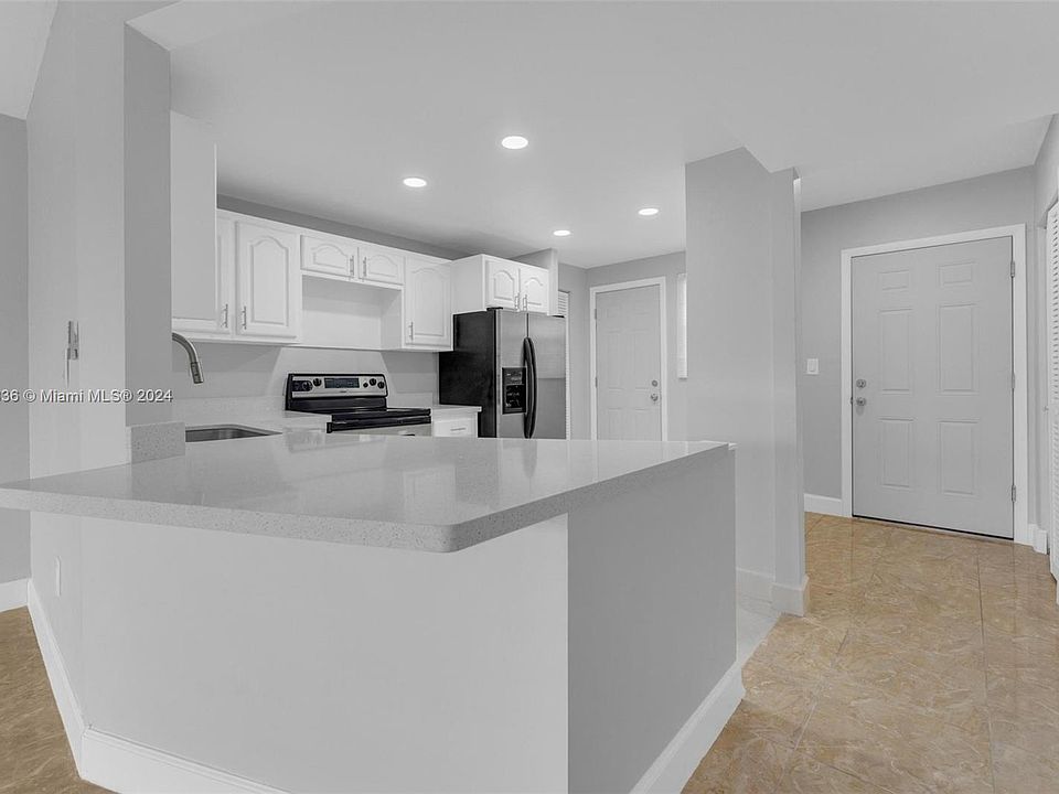 1st image of 1750 NE 191st St APT 607