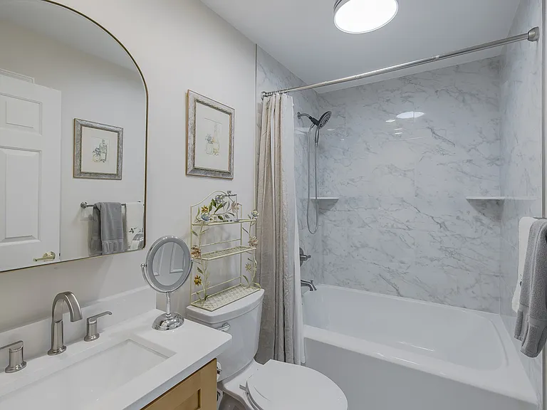 300 Stratford Ln #300 — Photo 15