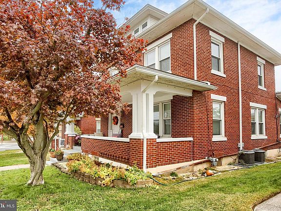 3rd image of 310 W Caracas Ave
