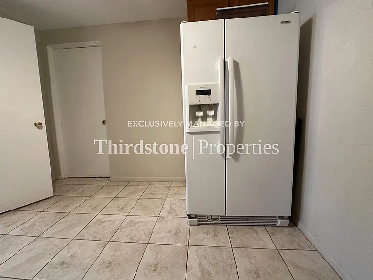 3317 Jones St — Photo 8