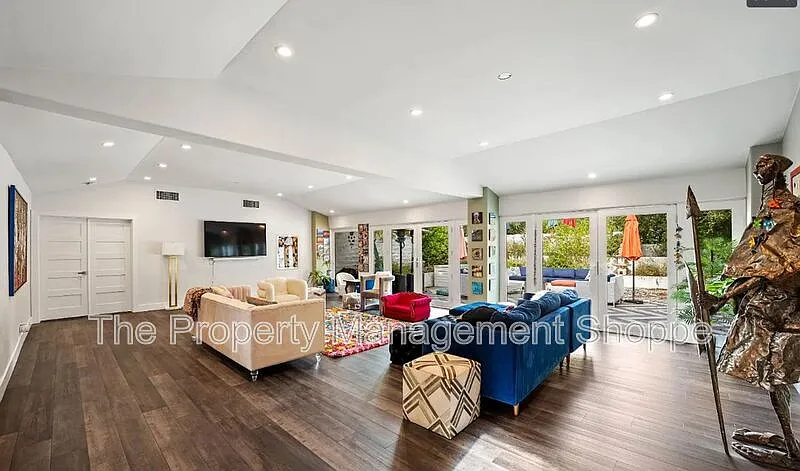 7 bed, 4.0 bath, 4244 sqft, $14,000 — Photo 4