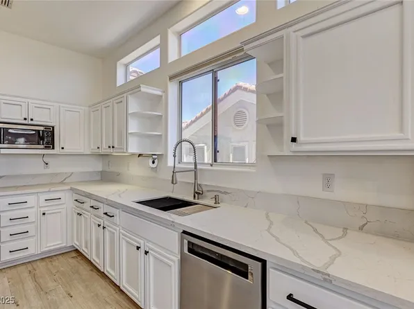 10725 Mission Lakes Ave, Las Vegas, NV 89134