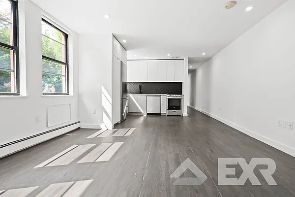 Rented by EXR | media 4